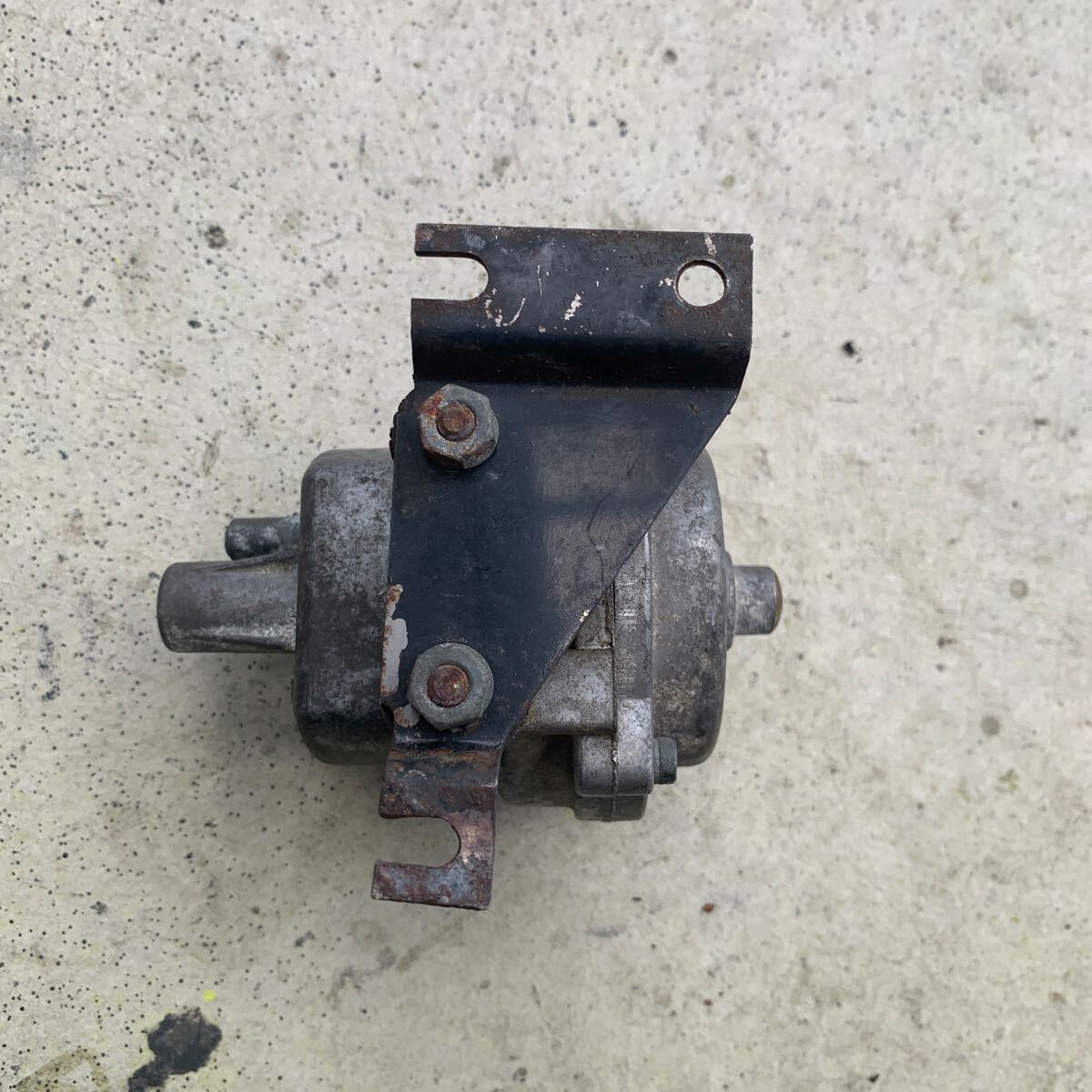 ポルシェ914 2.0リッター用Dジェトロインジェクションのバキュームコントロールバルブ中古ジャンク品_4