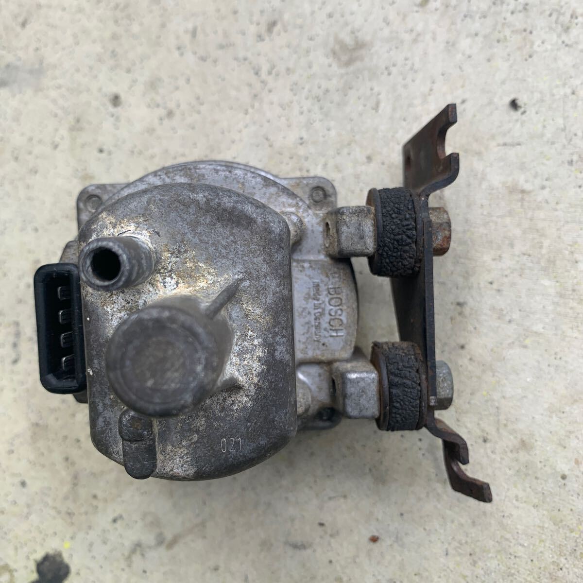 ポルシェ914 2.0リッター用Dジェトロインジェクションのバキュームコントロールバルブ中古ジャンク品_5