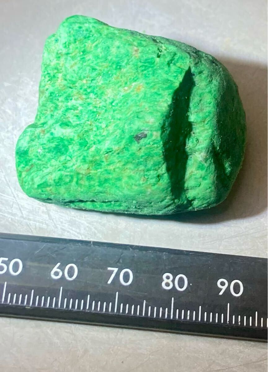 ミャンマー産大きな天然モーシッシ コスモクロア 翡翠輝石 原石62.14g