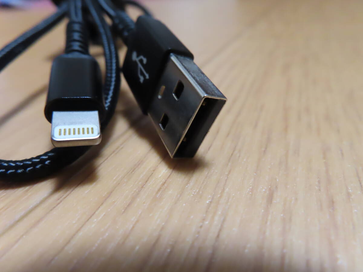 美品・完動品　アップル iPhone（14まで） 用 充電・データ転送 両用　ライトニング to USB - Type A　ケーブル　ブラック　約1メートル　_2