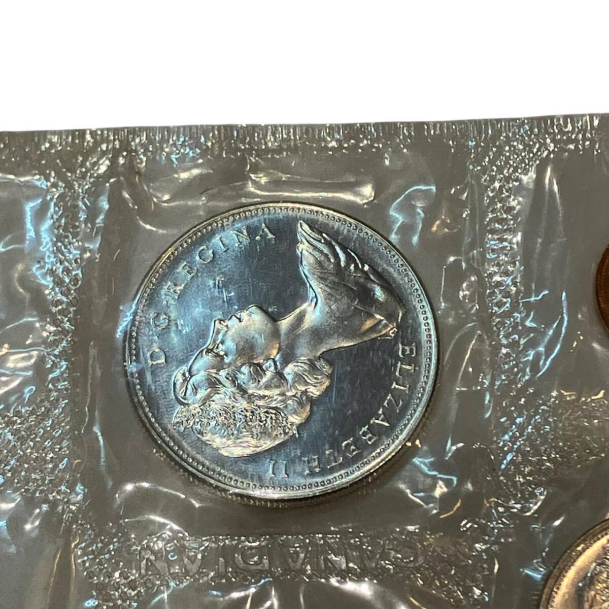 未使用 未開封 エリザベス2世 カナダ連邦 建国100周年記念 銀貨 1ドル