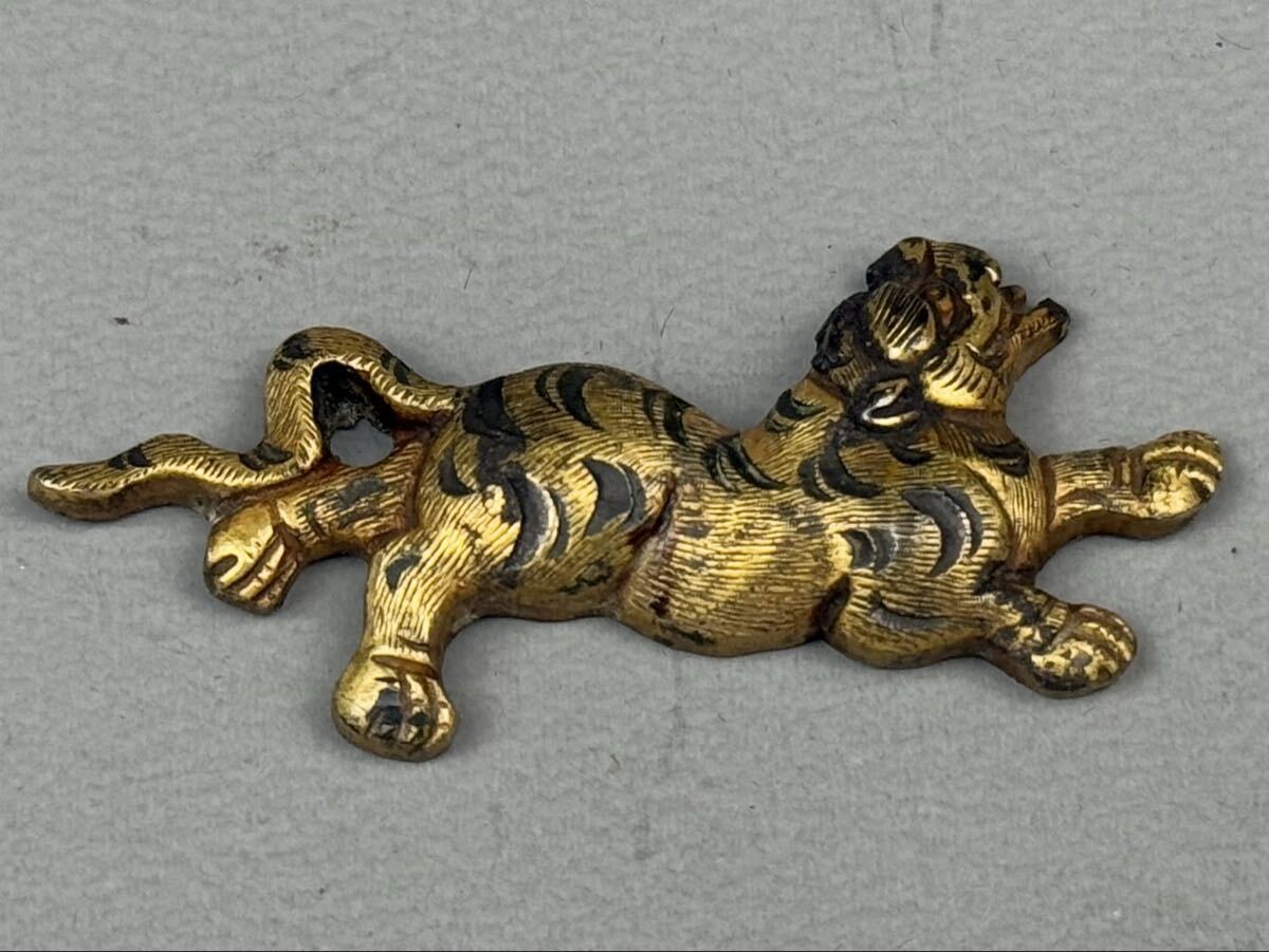 時代物 虎図 前金具 彫金 片切彫 金工細工 日本美術 時代金工 刀装具 目貫 虎 寅 金象嵌 一双 古武具 拵え 日本刀