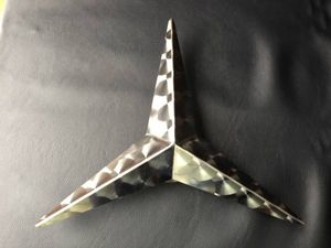 ウロコステンレス製　中型車用　17.5インチ うろこ　ホイールスピンナー 2個　デコトラ