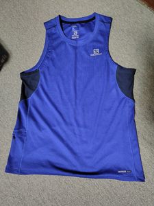 サロモン　ランニングシャツ　ポケット付き　サイズS　ブルー　SALOMON　マラソン　トレ