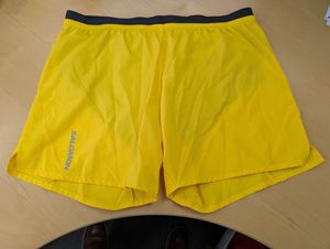 サロモンのランニングパンツ