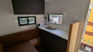 千葉初H14年式検R8/4 走5.4万キロキャンピングATナビ.TVシンクシンクベット2人楽々就寝