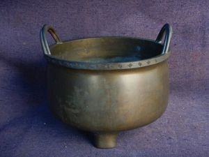 宣徳火鉢の値段と価格推移は？｜1件の売買データから宣徳火鉢の価値が