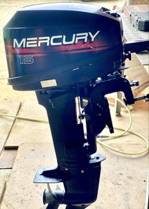マーキュリー15型船外機。