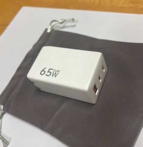65W出力スマートフォンやノートPC 急速充電器 小型軽量高出力 Type-C×2とUSB-Aポート 折