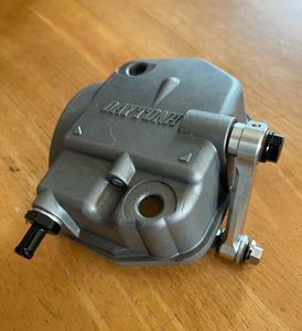 エイプ100で使用　デイトナ　オイルシャワーヘッド　ヘッドカバー　エイプ50/100 XR50/10