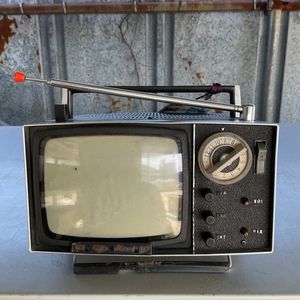 ポータブル白黒テレビ Yahoo!オークション - National 昭和レトロ ポータブルテレビ 白黒テレ