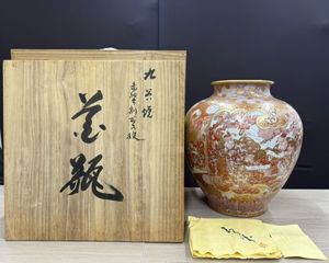 色絵金彩 人物文 双耳壺 花瓶 飾壺 九谷焼風 古美術 骨董 灰釉刻花鳥文双耳壺 | | 収蔵品詳細 | 作品を知る | 東京富士美術館