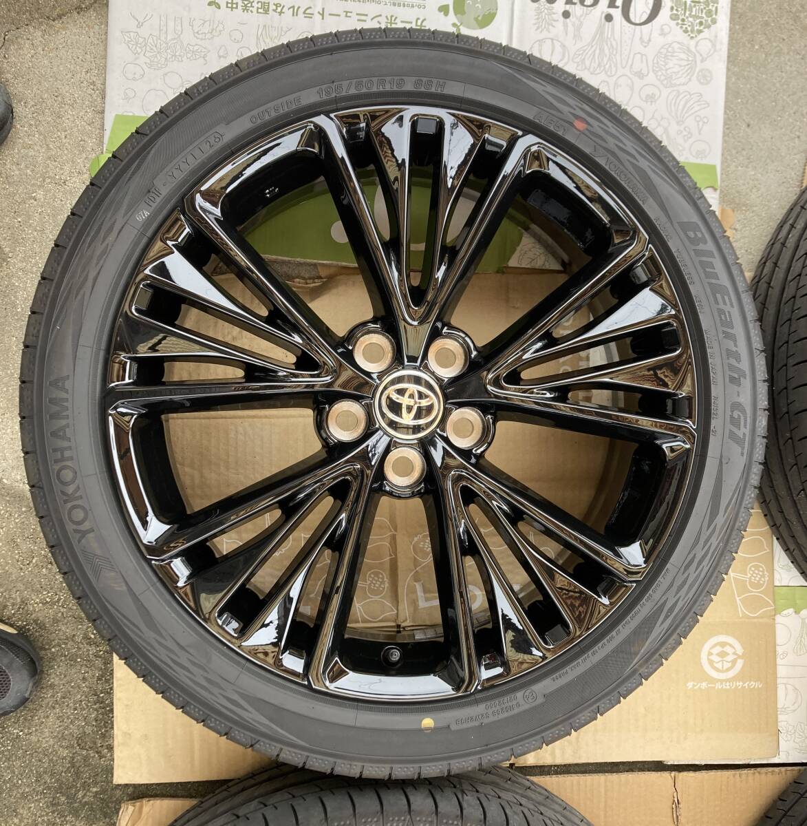 トヨタ プリウス60系 19インチ純正ホイール＆タイヤ4本セット