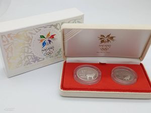 長野オリンピックプルーフ金貨 銀貨 セット 長野オリンピック冬季競技大会記念貨幣の市場価値は？プルーフセットの