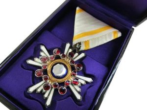 勲章 勲五等瑞宝章の値段と価格推移は？｜51件の売買データから勲章 勲