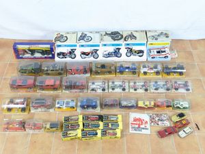 ミニカーまとめのYahoo!オークション(旧ヤフオク!)の相場・価格を見る