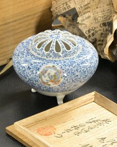 柿右衛門 香炉の値段と価格推移は？｜15件の売買データから柿右衛門