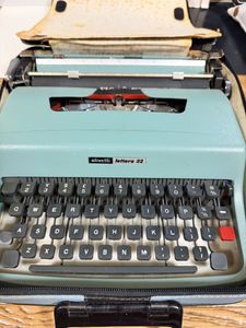 オリベッティタイプライターの値段と価格推移は？｜6件の売買データ