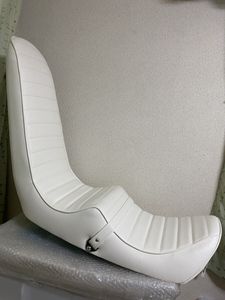 GS400 三段シート　当時物　白レザー　GS425 吸い込み　旧車 GS 三段シートの値段と価格推移は？｜33件の売買データからGS 三段