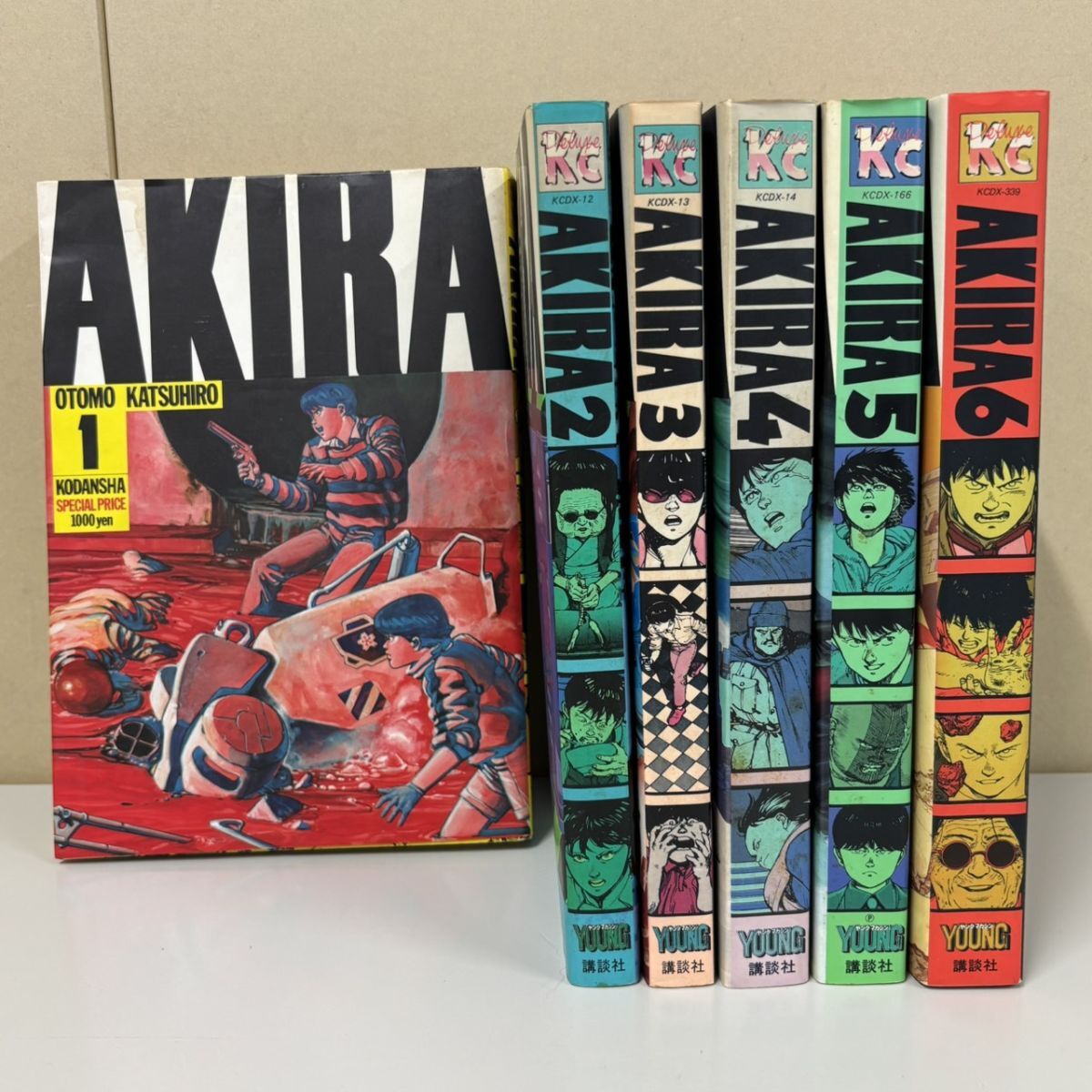 R*2様 AKIRA 初版 ハガキあり 全巻初版 漫画 希少 レア 美品 akira 初版の値段と価格推移は？｜39件の売買データからakira 初版の