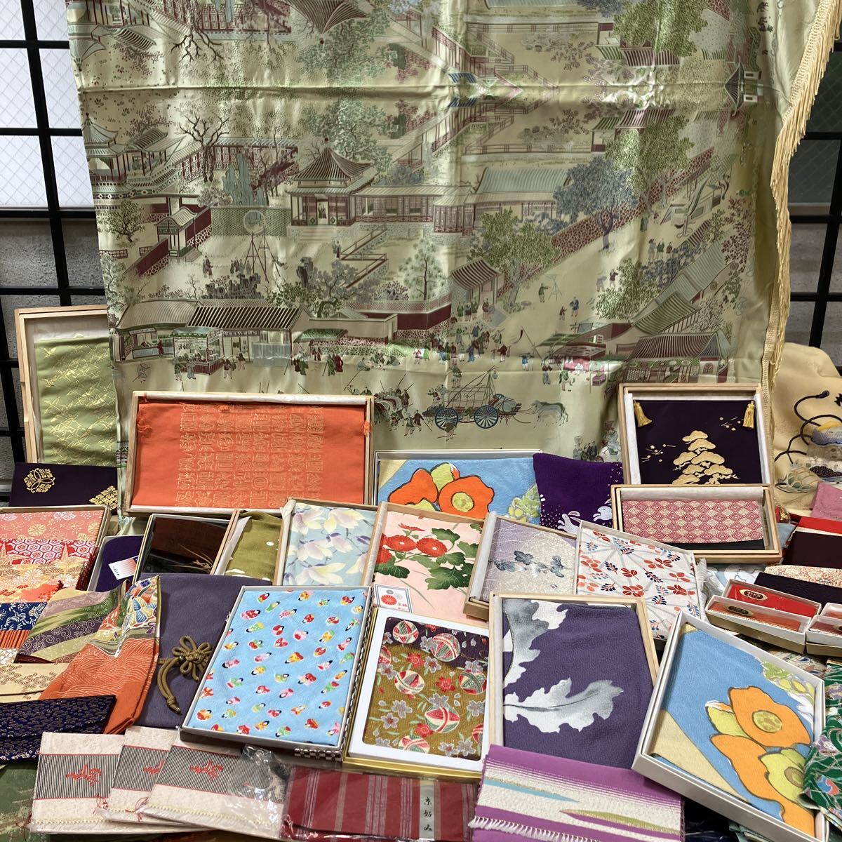ちりめん 風呂敷の値段と価格推移は？｜34件の売買データからちりめん