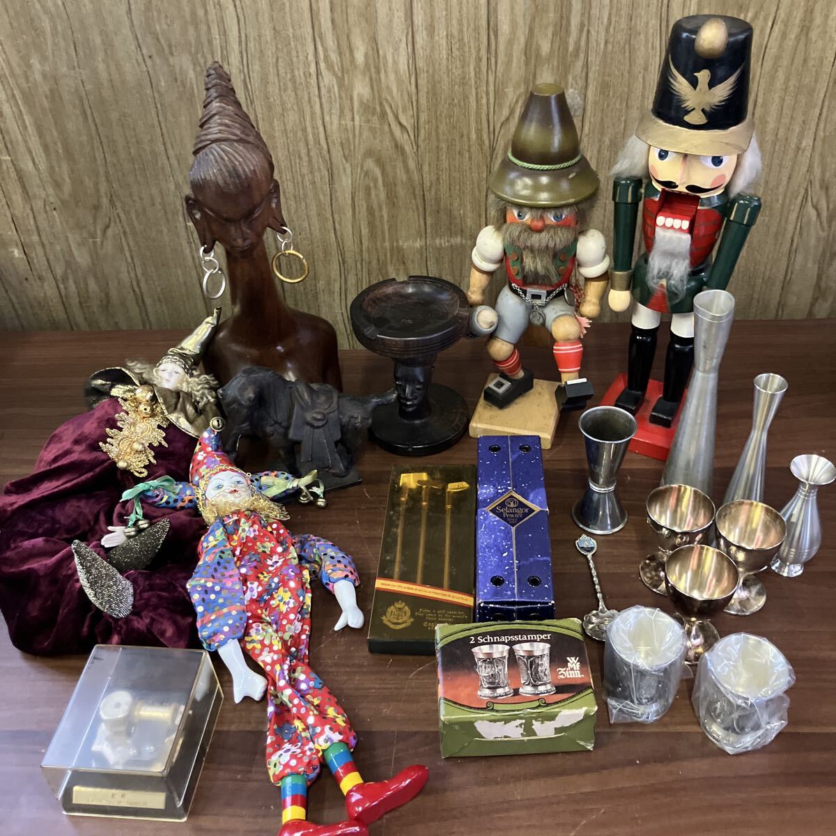 ピエロ人形 陶器の値段と価格推移は？｜1件の売買データからピエロ人形
