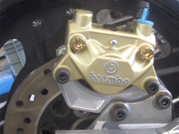 KKK社KSR80用ブレンボカニ84mm用リアキャリパーサポート(キャリパー