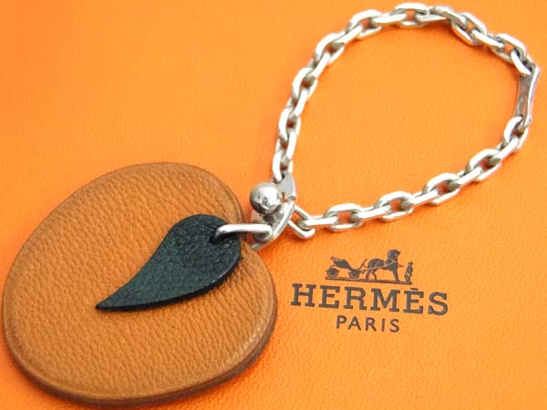 本物エルメスアプリコットレザーフルーツキーホルダーオレンジ