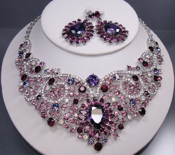 E 11112★アンティーク風 ネックレスとピアスの2点セット★　