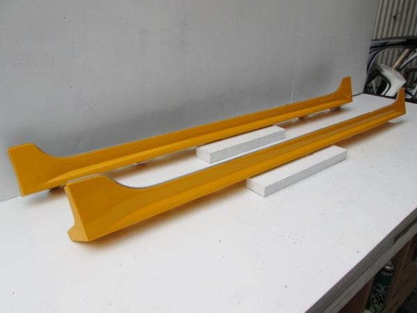 新車外 アクア NHP10 純正 左右 サイドステップ (M060559)