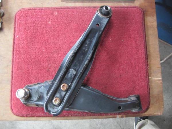 サンバーTT2右フロントロアアーム