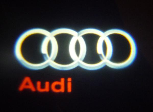 【穴あけ不要】AUDIロゴ光る　ドア　カーテシ　ライト