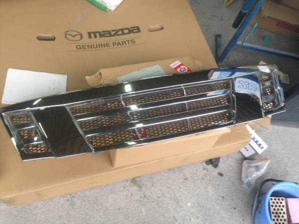 E26 キャラバン　メッキグリル　ジャンク品_1