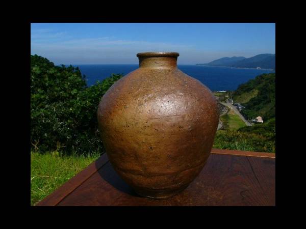 【室町】「古信楽」変化に富む見事な火色の大壷（江戸前期）