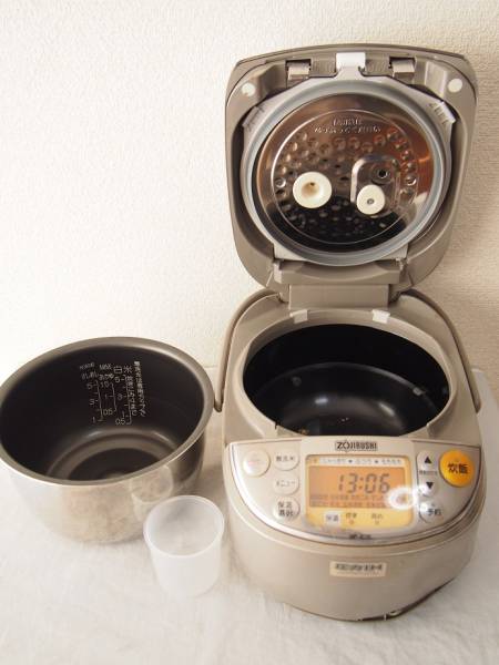 未使用 象印 真空内釜圧力IH炊飯ジャー極め炊き5.5合 NP-JC10