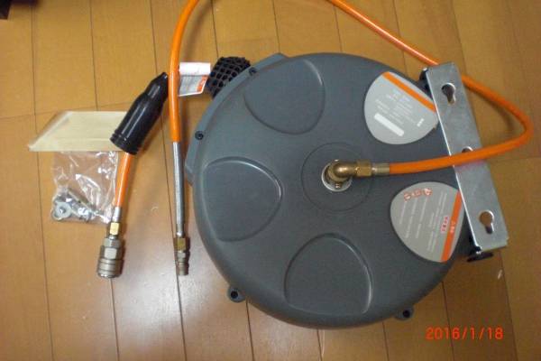 新品、新型自動巻取りエアーホースリール灰色１５ｍ
