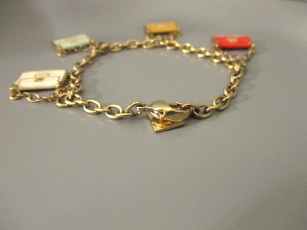 フェンディ ブレスレット 美品 金属素材 ゴールド×マルチ FENDI