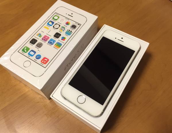 送料無料】iPhone 5s 64GB シルバー Softbank 中古 判定〇 ご覧頂き