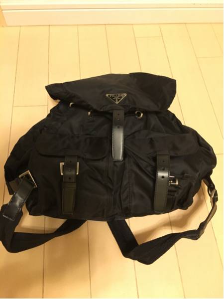 PRADA ブラック ナイロン　ハンドバッグ タッセル付き プラダ ハンドバッグ 黒 ミニサイズ/ビーズ/タッセル ナイロン