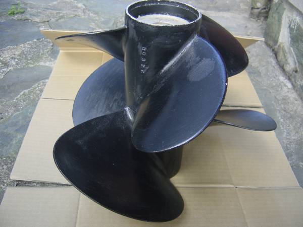 ボルボ290ＤＰ用プロペラ前後セット_1