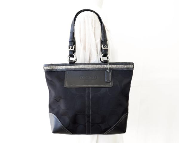 COACH シグネチャー ハンドバッグ ブラック　保存袋あり 正規品 COACH コーチ ハンドバッグ 鞄 黒 シグネチャー 保存袋付