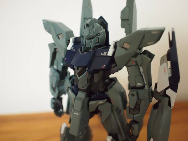MG 1/100 デルタプラス 塗装済完成品 機動戦士ガンダムUCより MG 1⁄100