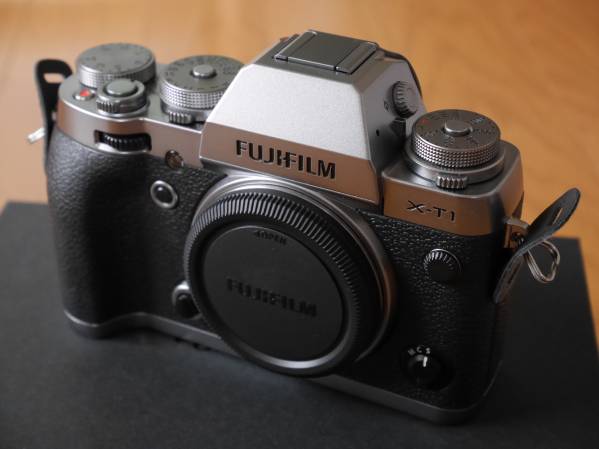 送料込！フジフィルム X-T1 Graphite Silver Edition シルバー 富士