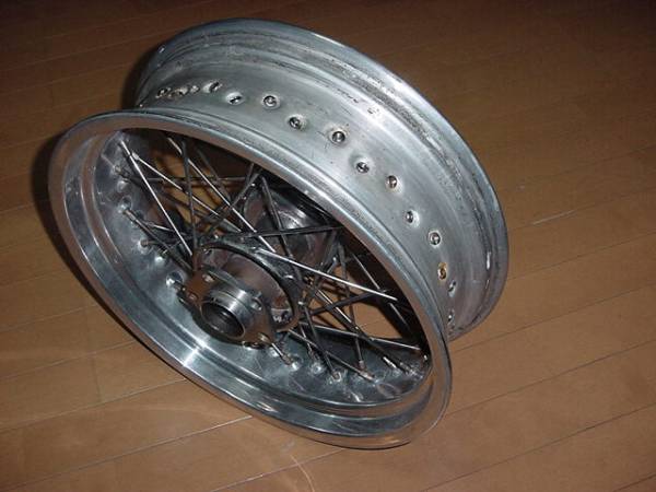 16インチ×5.0アルミリムスポークホイール