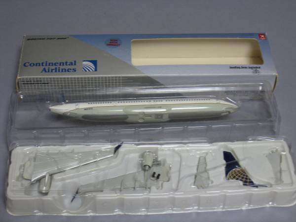 Continental Airlines コンチネンタル航空 737-900 com: Miniatures 0