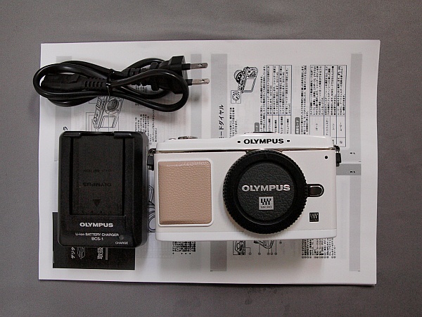 □622美品☆オリンパス E-P1 ボディ 白□ □622美品☆オリンパス E-P1 ボディ 白□