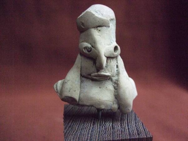 古墳　ガンダーラ　髪飾りのあるインダス土偶