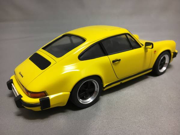 フジミ 1/24 ポルシェ 911 カレラ 完成品