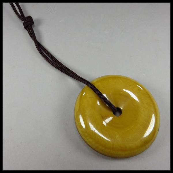 まんじゅ根付.何かの骨.揚げ物.緒締め.部品取りに。