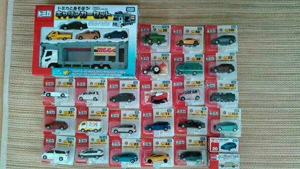 タカラトミー　キャリアカー、トミカ25ヶセット